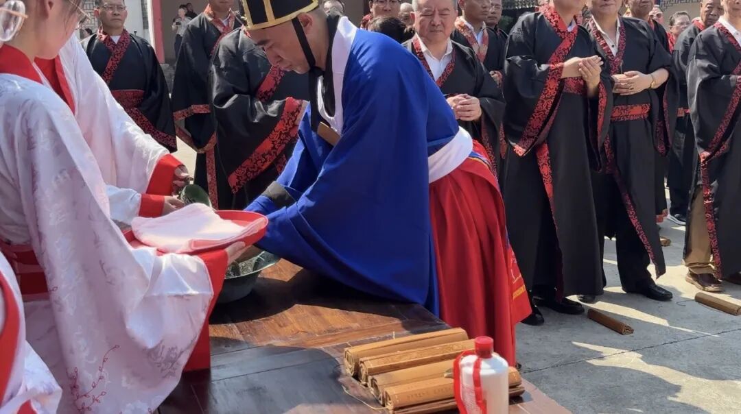 赞引生引承祭官至盥洗位洁手净面09.jpg