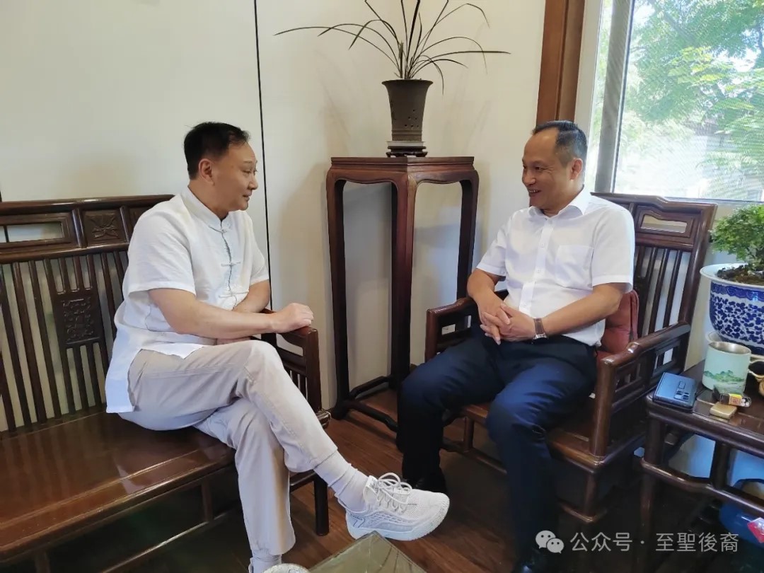 孔众拜谒衢州孔氏南宗家庙并与孔令立深切会谈
