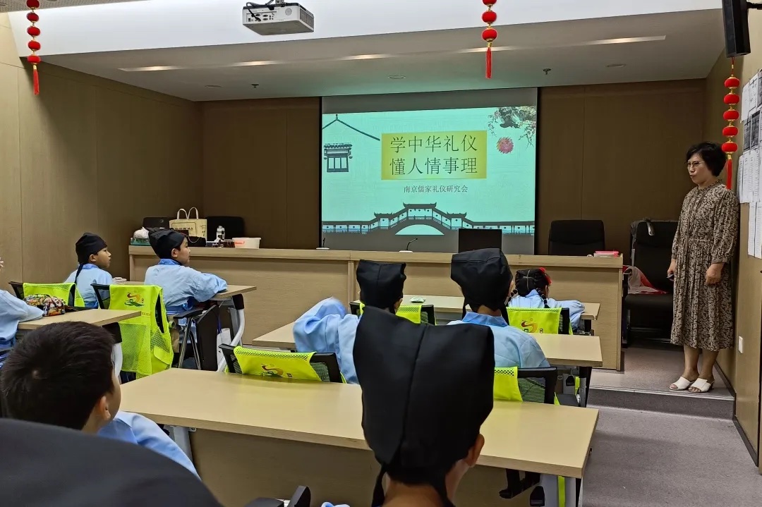 “知感恩，懂礼仪”——中华优秀传统礼仪课走进社区暑期研学班 ... ...