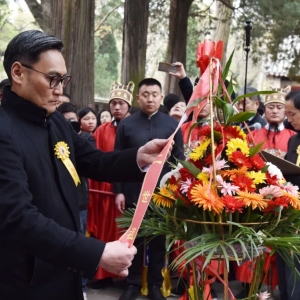 孔垂长主祭尼山祭孔和孔林家祭，在曲阜和浙江与孔氏族人交流 ... ...