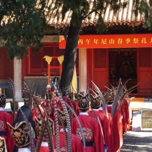 孔垂长主祭丙午年尼山春祭和孔林家祭  “至圣家学堂”揭牌 ... ...